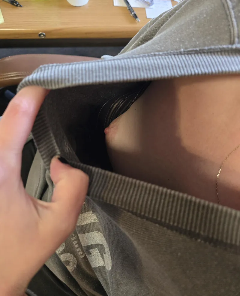 Thumbnail Bottomsuppanty Elevates Comfort: 'Sweatshirts Can Be Fun Too' - Exploring downblouse