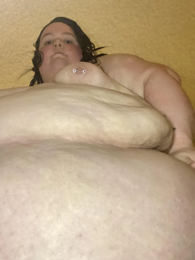 Thumbnail Cutesy Nipple and Fat Roll Reveal | Sillykbell | ssbbw