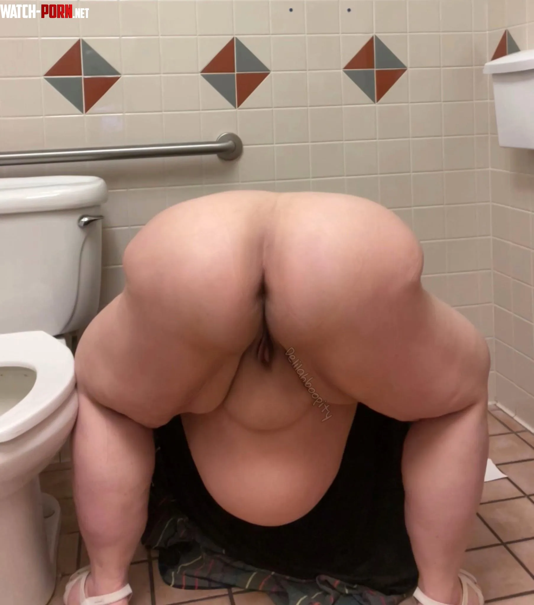 Bathroom shenanigans by Delicious_Delilah
