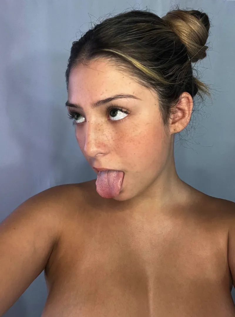 Thumbnail alkhashashneh's Playful Pose: 'Silly Face Cuz I Was Out of Poses' - Embracing latinas