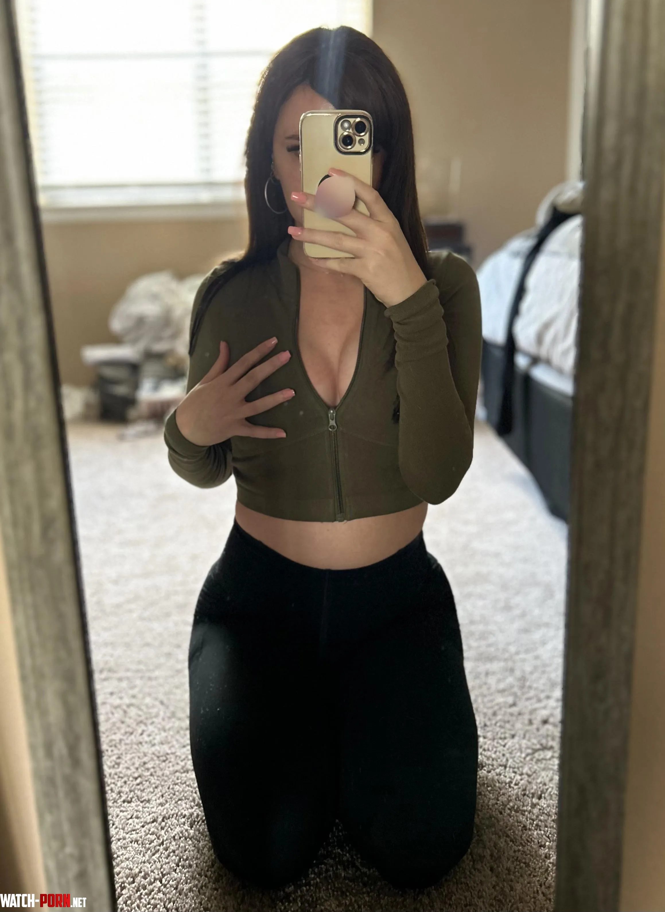 I only wear crop tops to the gym by Heartbroken1212