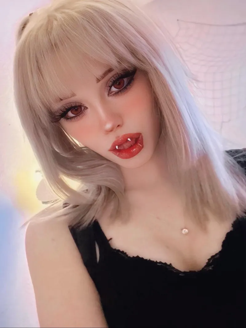 Thumbnail blushee_cosplay Dazzles as Misa Amane - cosplaygirls