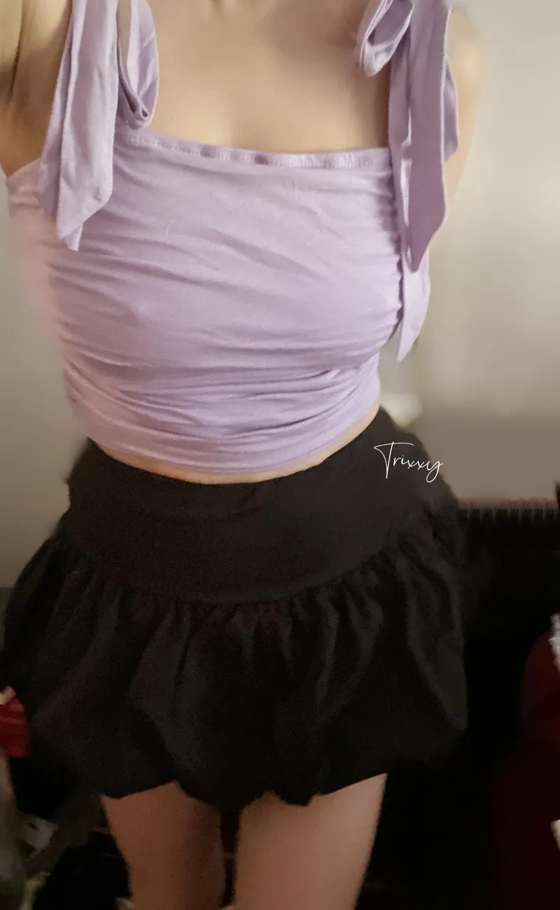 Thumbnail Distracting Presence - 'Can You Imagine... with Me Walking Around?' by MistressTrixxy