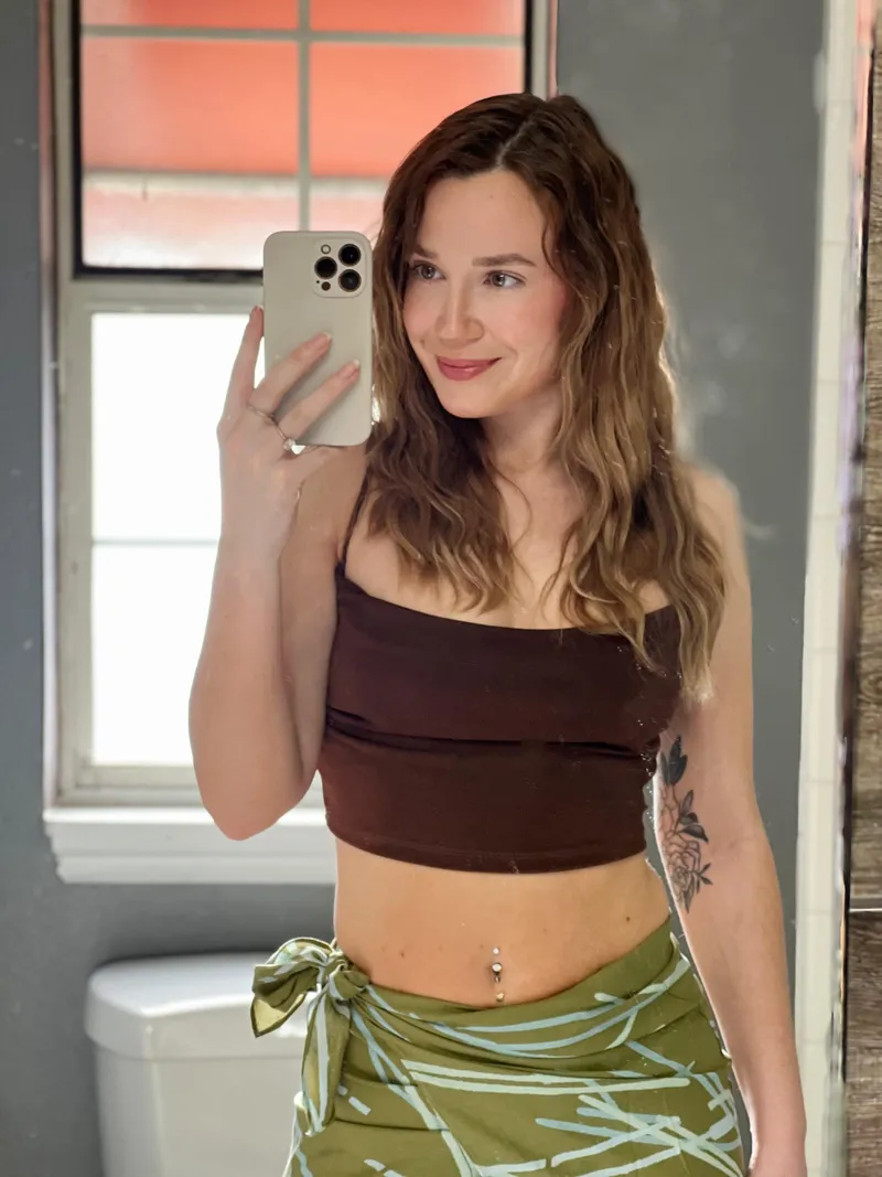 Thumbnail DakotaParkerxoxo's Wavy Hair Day Delight | croptopgirls