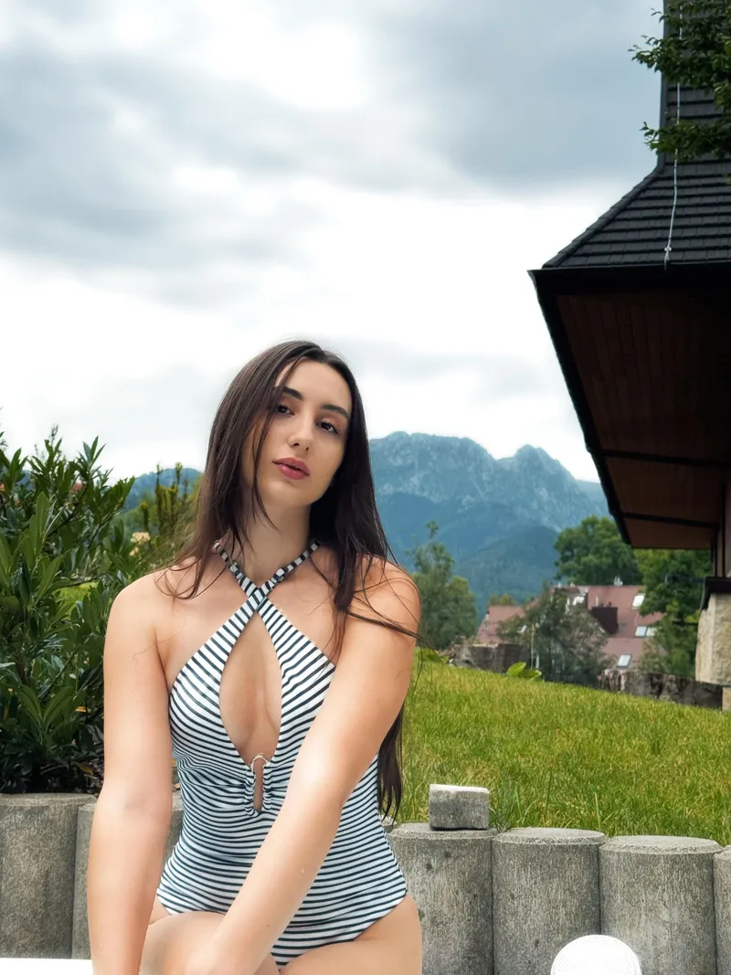 Thumbnail Wild in a One Piece: Discover Jenny_oh_joo's Mood