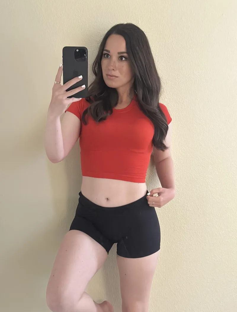 Thumbnail AlanaAraya: Pre-Yoga Class Prep in Croptops | croptopgirls