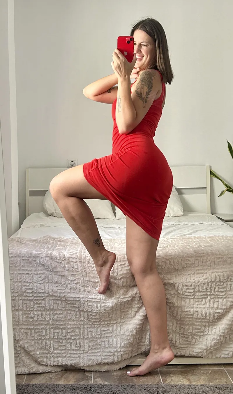 Thumbnail Dare to Date a Girl Like Me? Dive into Elisedoloresqueen's World in tightdresses