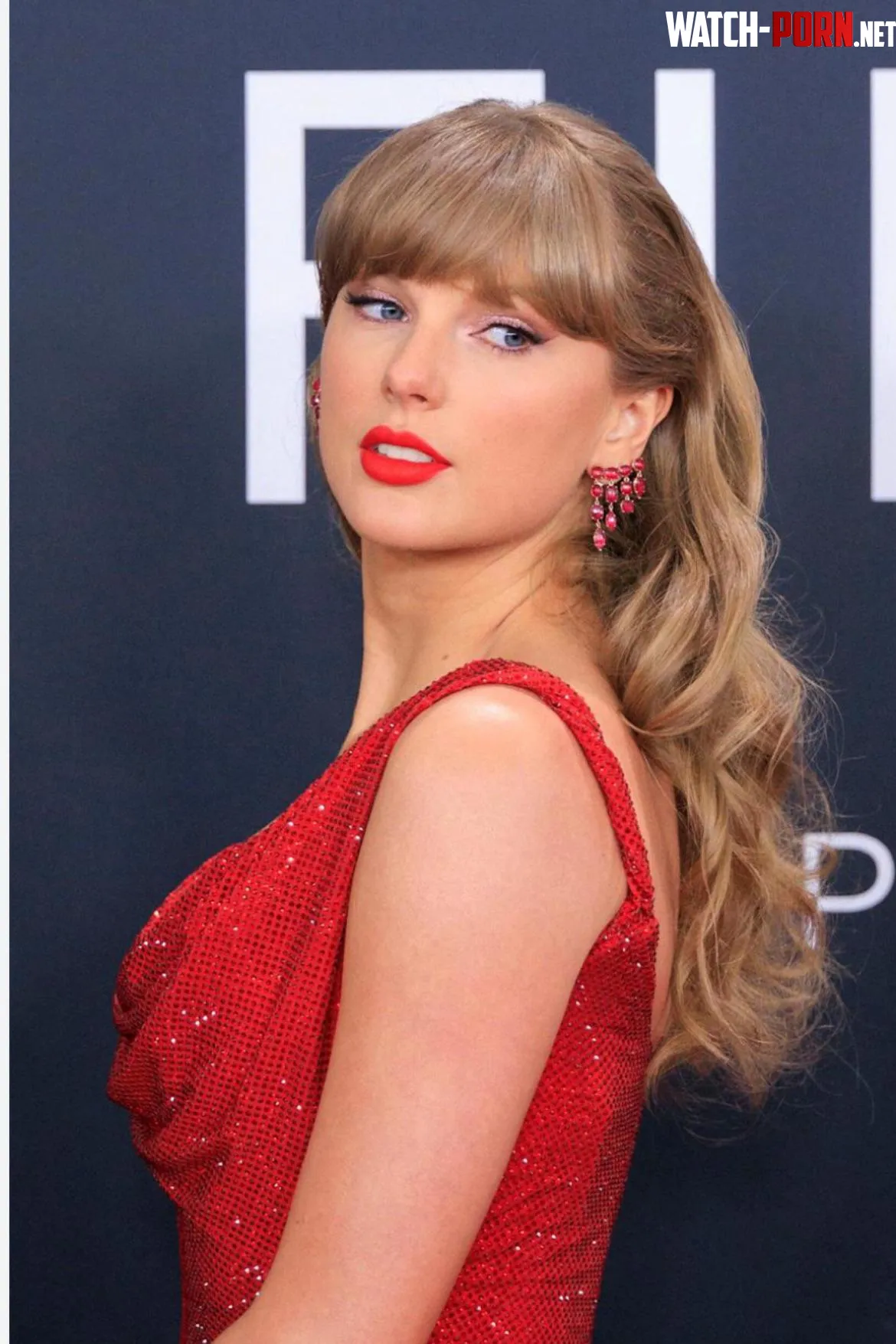 anybody got sexy taylor pics by Many-Perception-9336