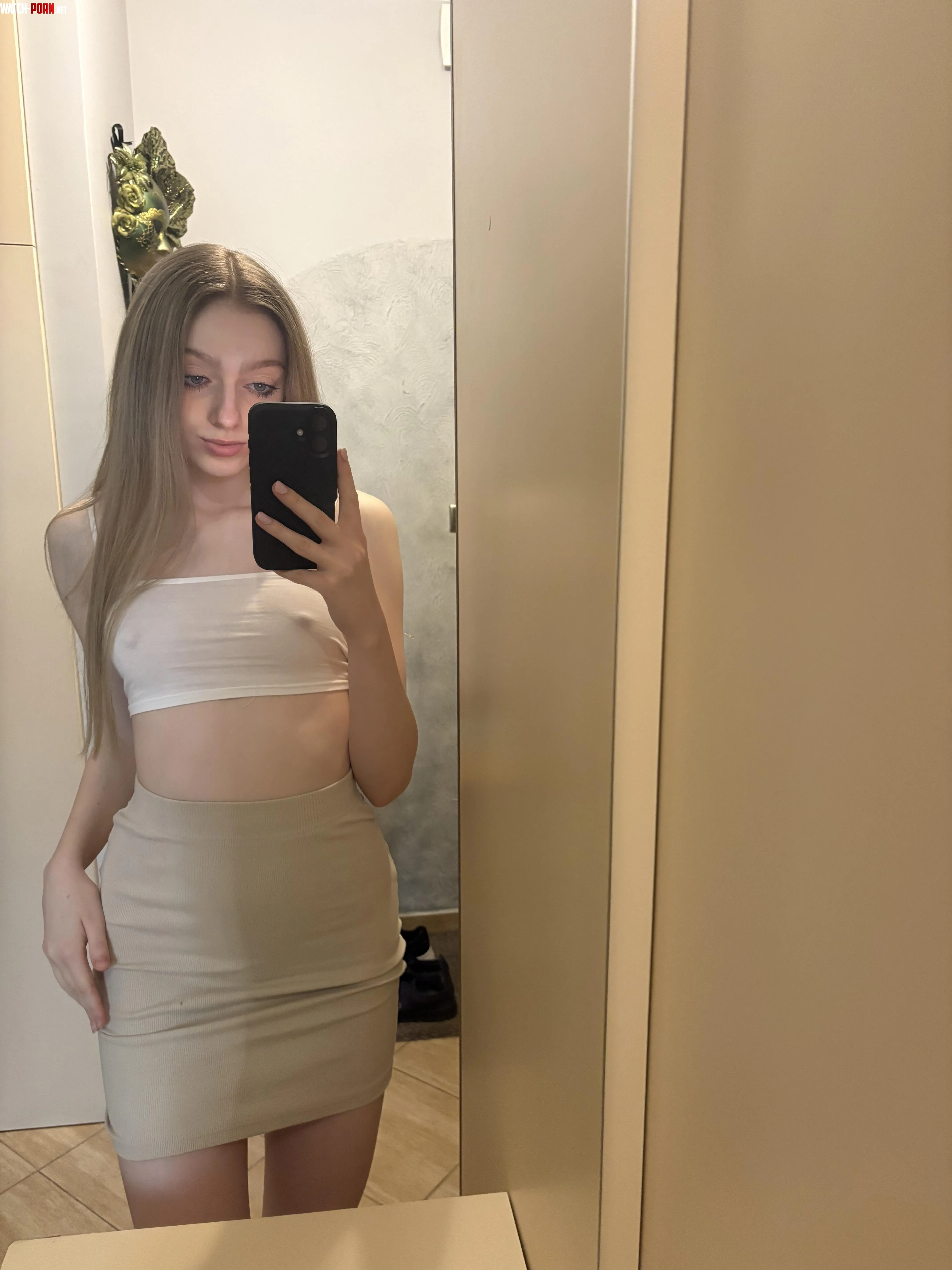 I look good in this outfit by CrazyGoldenSiren