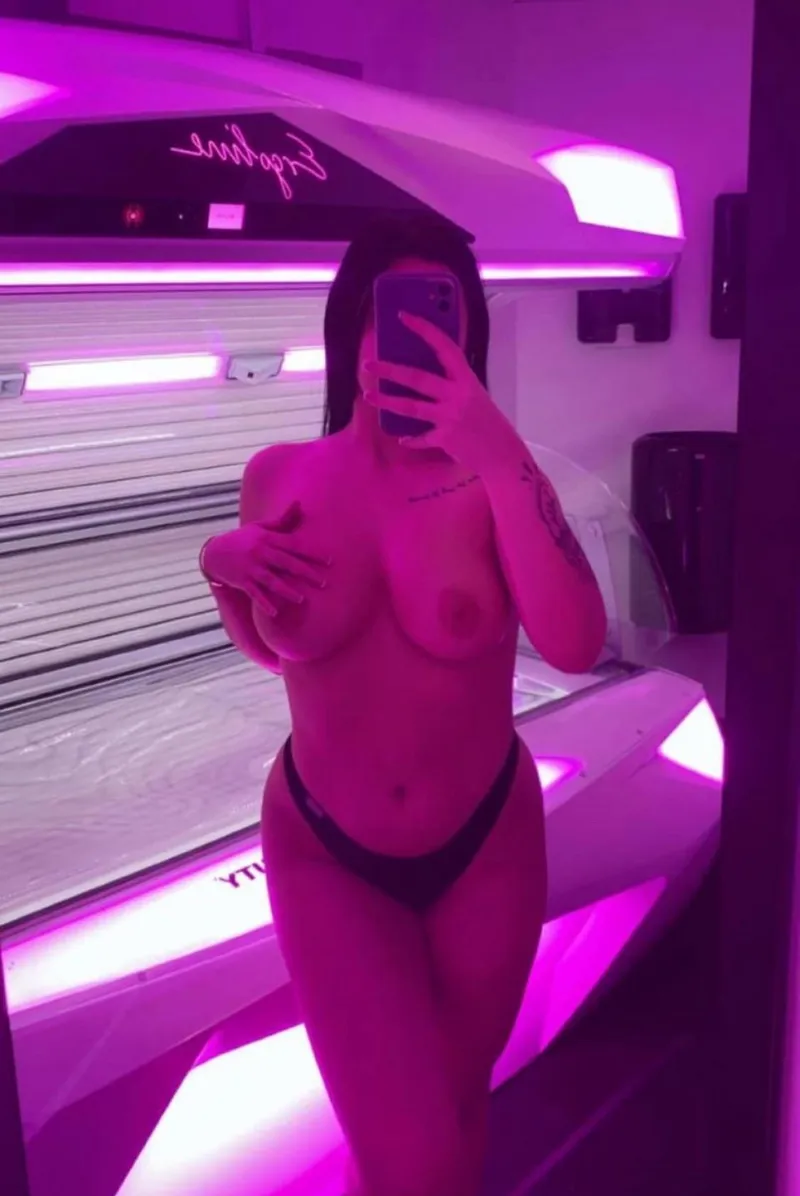 Thumbnail Bellaedberg's Bold Invitation: A Steamy Encounter in the Solarium