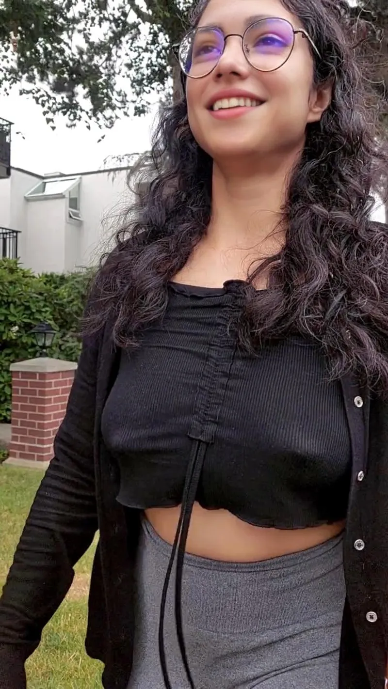 Thumbnail Braless_babe's Early Morning Pokies - A Cheeky Peek