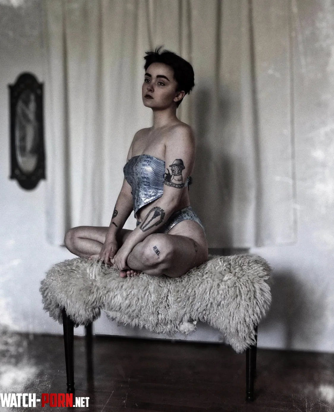 Old self portrait that I still really love. 🖤 by rp-strange