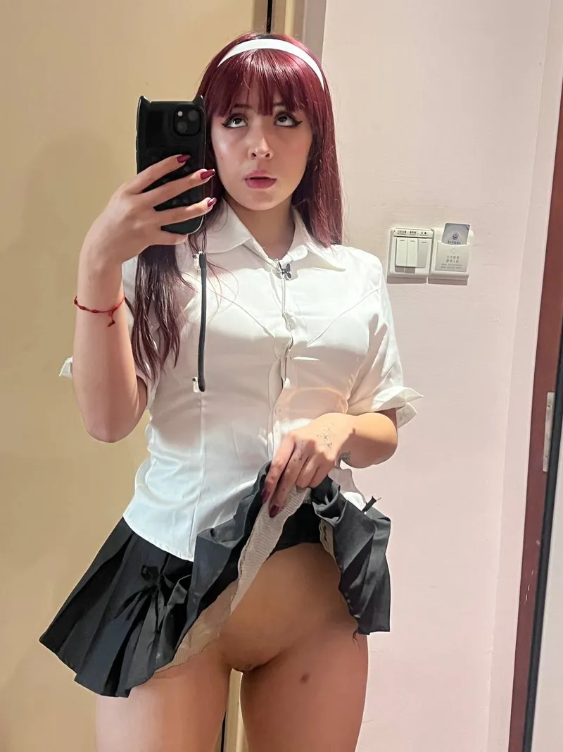 Thumbnail cutelilyyxo Forgets Her Panties... Again! A MirrorSelfie Story