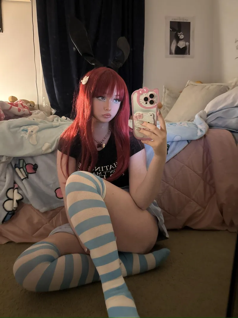 Thumbnail Daring Warning: petiteschoolgirlxo Unveils a Formidable Bunny Persona