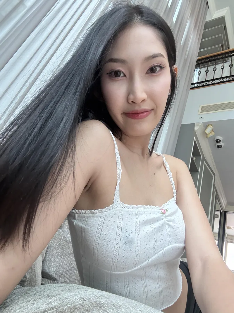 Thumbnail Yumiko_izumi: Ready to Work Braless on a Clear Day