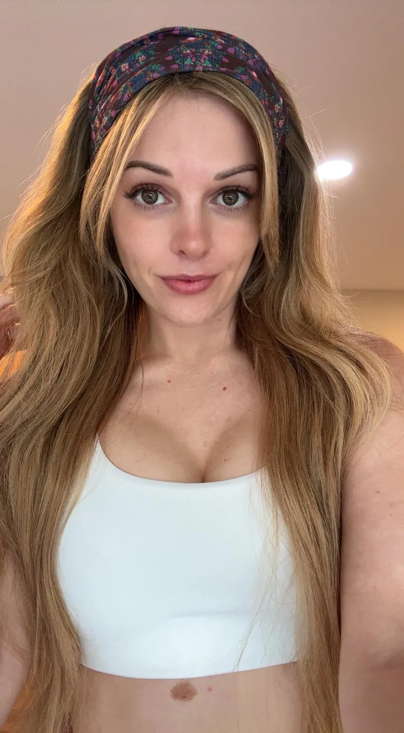 Thumbnail Bet You Paused: A Cleavage Insight by briblossom