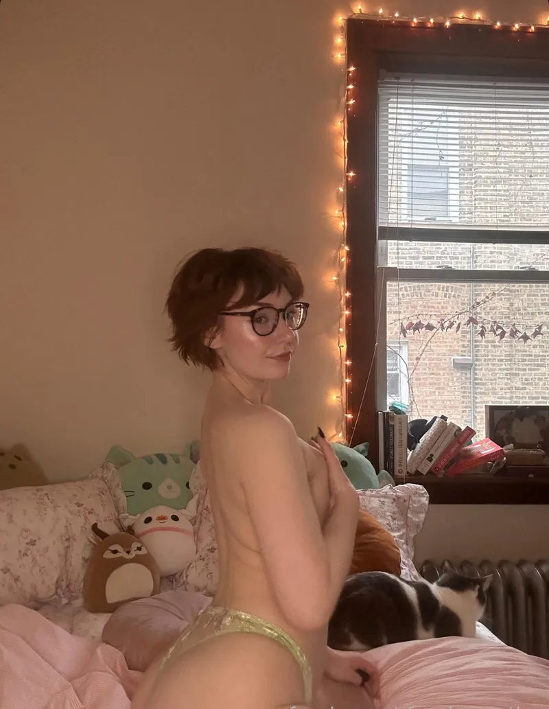 Thumbnail Seduction at Its Finest: Panty Removal with fae_clementine