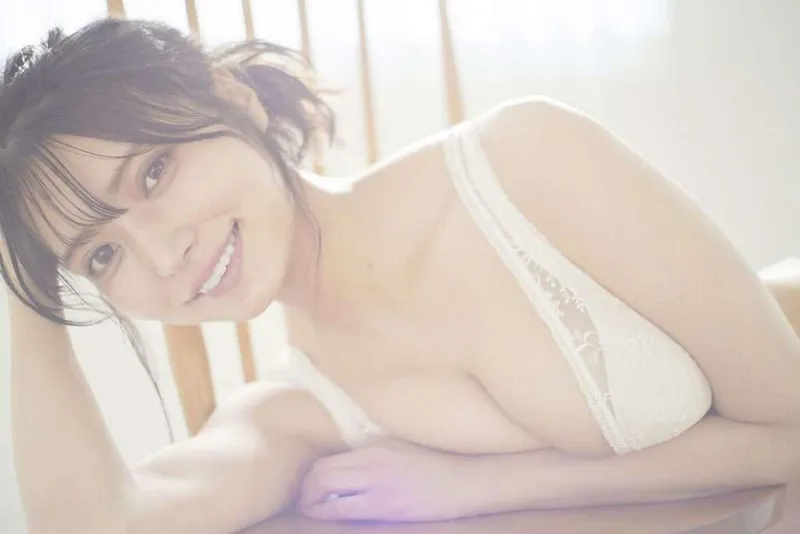 Thumbnail Sayaka Nitori: The Epitome of Allure in Gravure