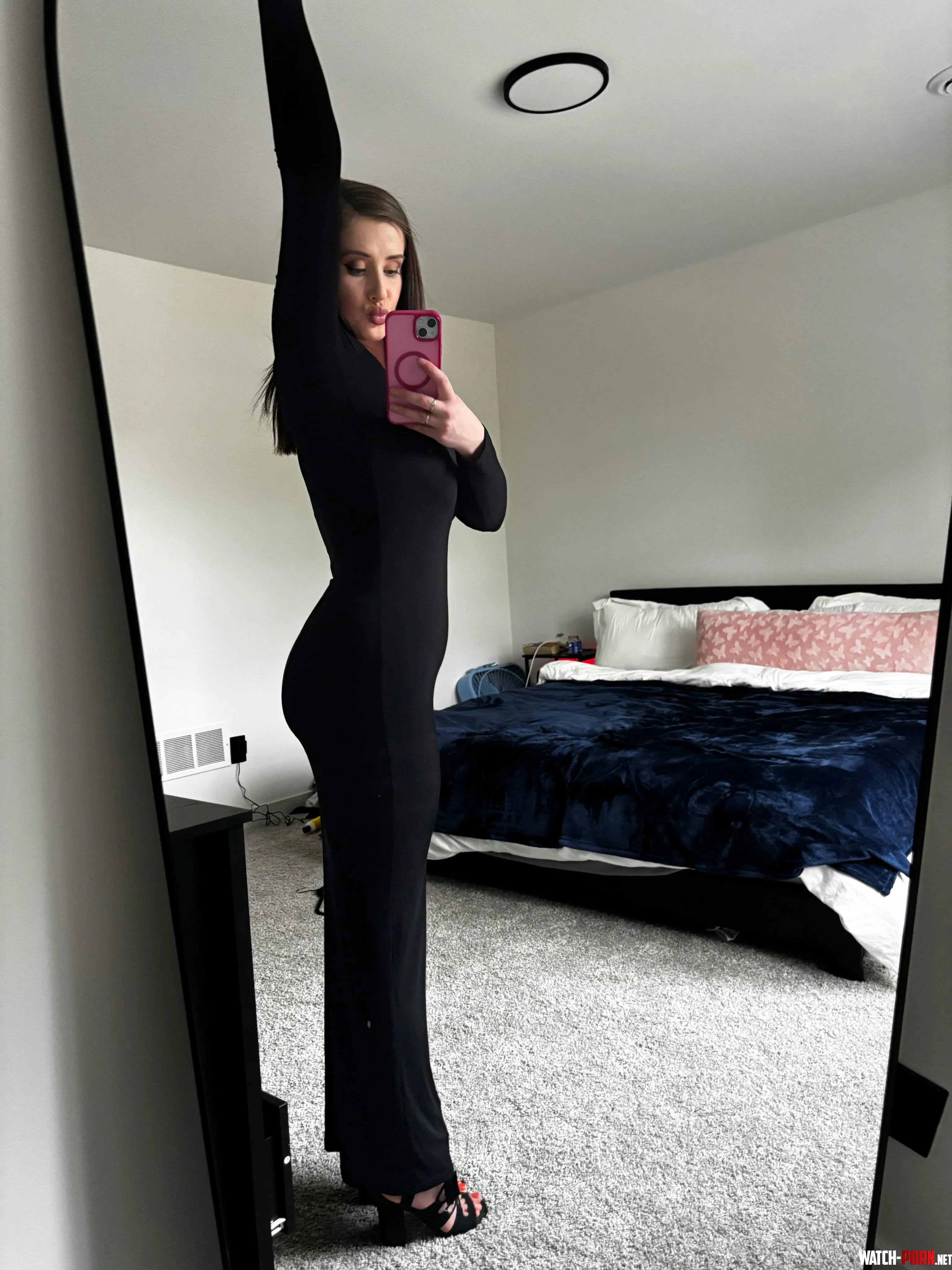 Can’t go wrong with a black dress by Milaviktoriaxo