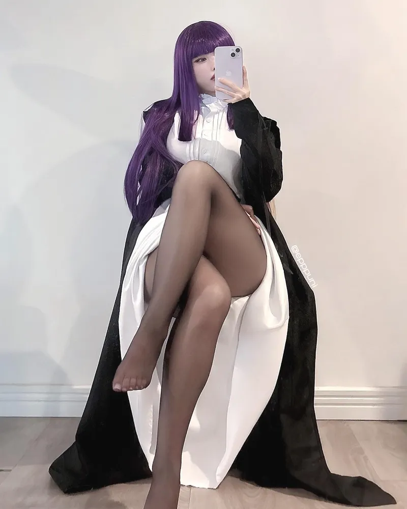 Thumbnail Cosplayer Eppuni Transforms Into Fern in Stunning Photoshoot