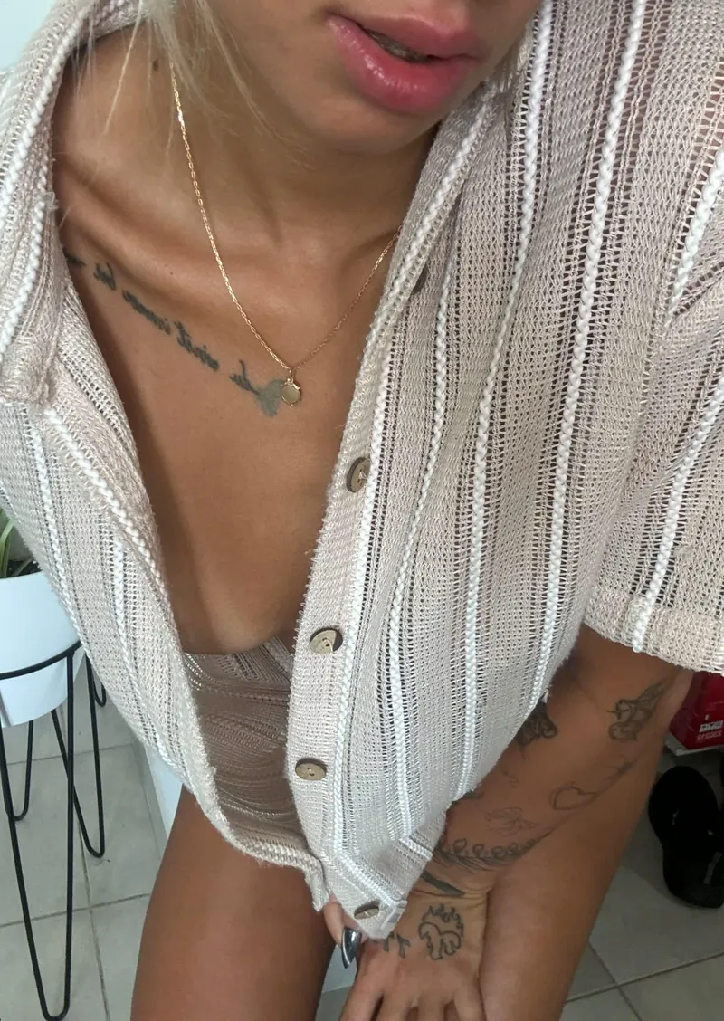 Thumbnail Temptation Unleashed: CuriousBee38's Downblouse Encounter