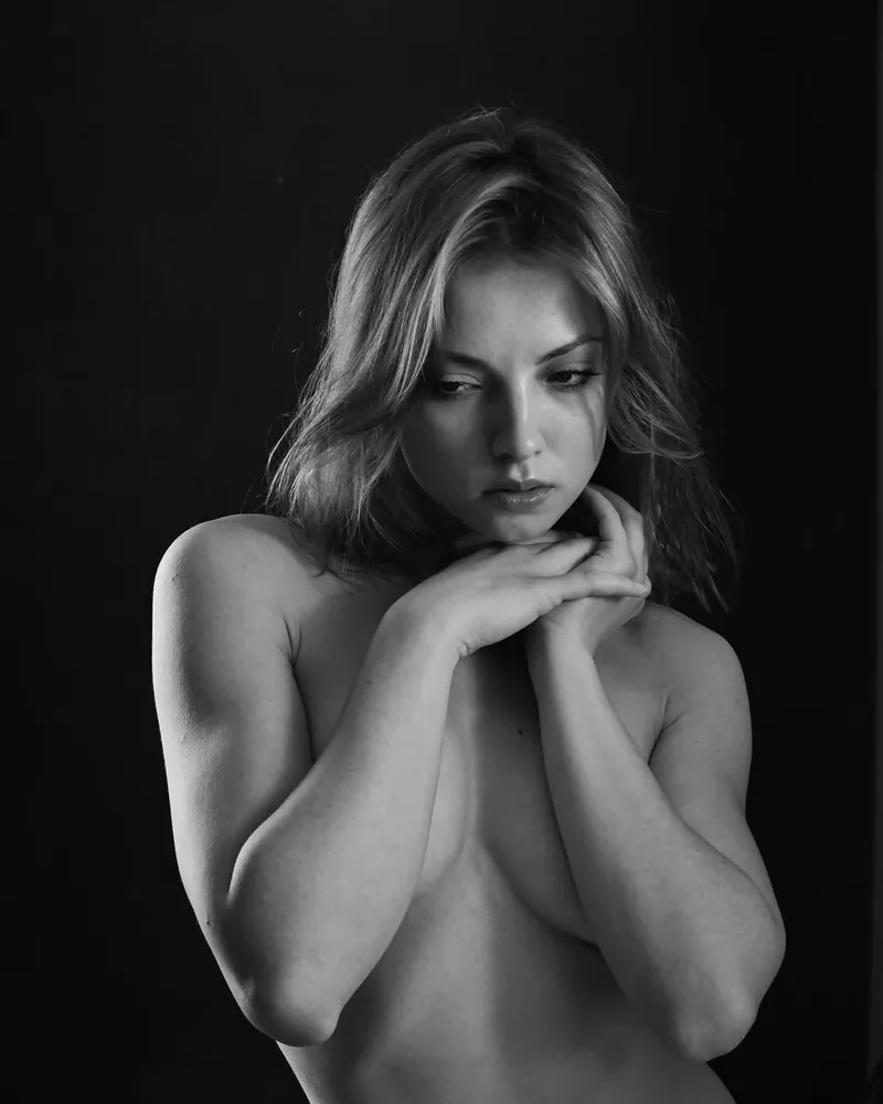 Thumbnail Sophie's Timeless Elegance: Luke0ne's Classysexy Portrayal
