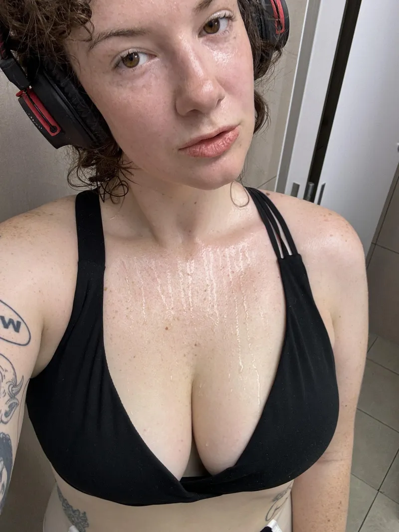 Thumbnail Precious Sweat: A Commanding Presence by MAN_KEGELS