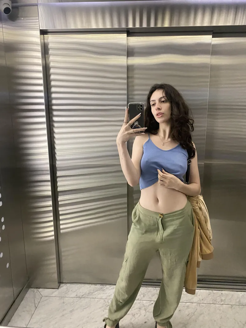Thumbnail xninarae's Hot Weather & Bouncing - A Playful Revelation