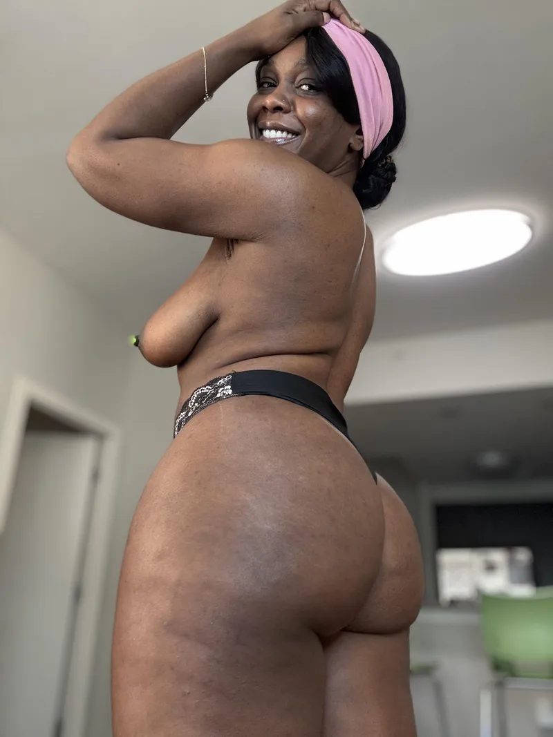 Thumbnail Morning Delight: Greeting from a Hot Black Chick | TilaToti