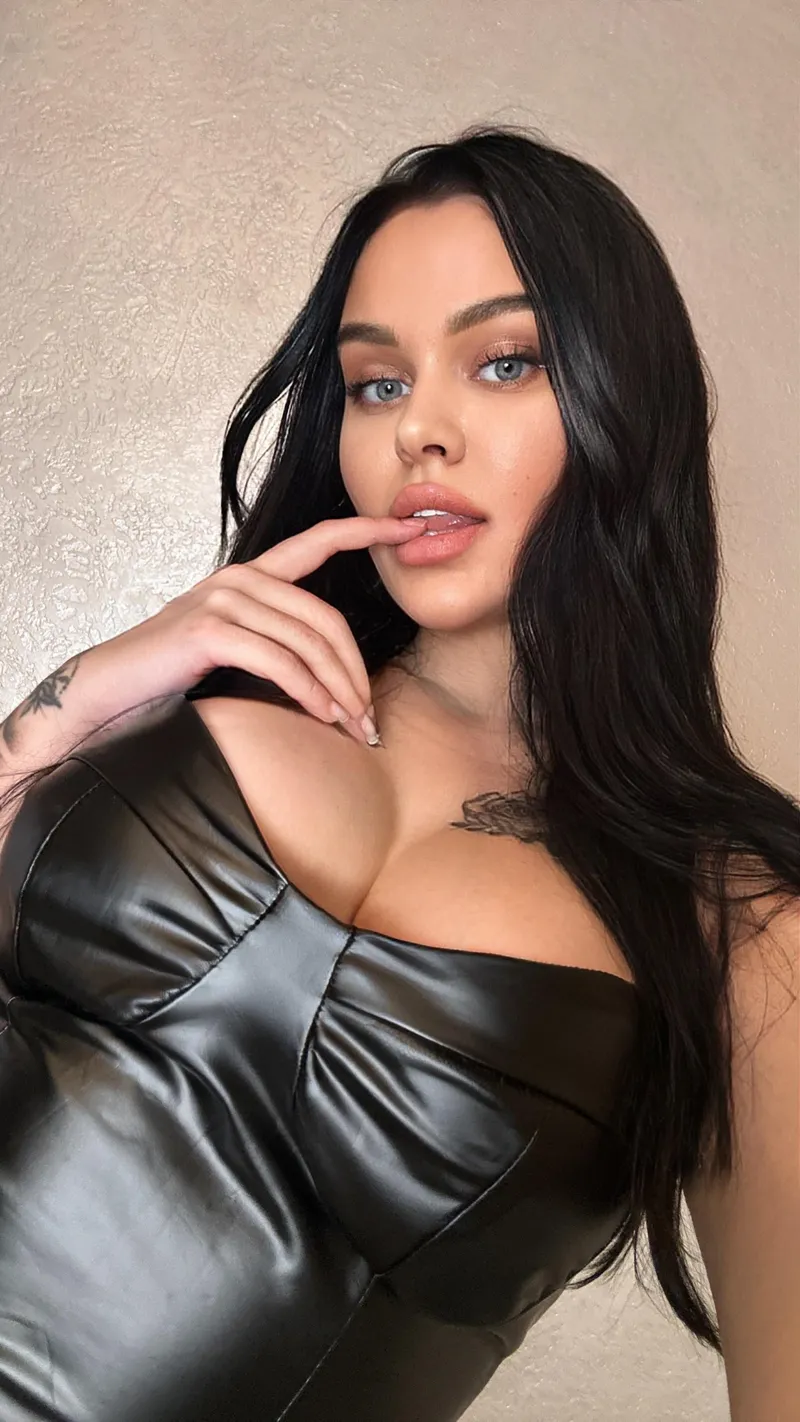 Thumbnail Seductive Charm: MommySheilaa Seeks Connection in PunkGirls Fantasy