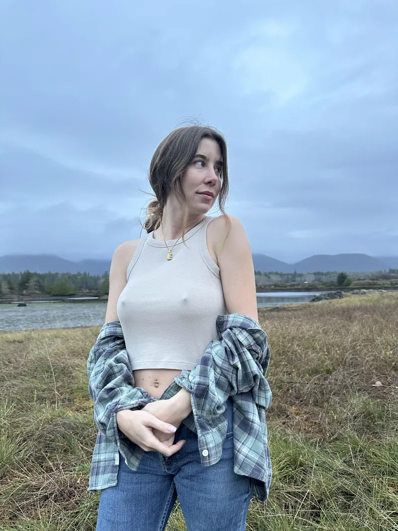 Thumbnail Bouncing Around: A Braless Walk by battonellie