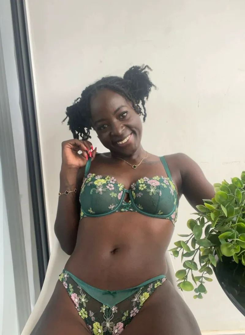 Thumbnail Perfect Fit: Mediocre-Ad-5423 on Bikini Bliss