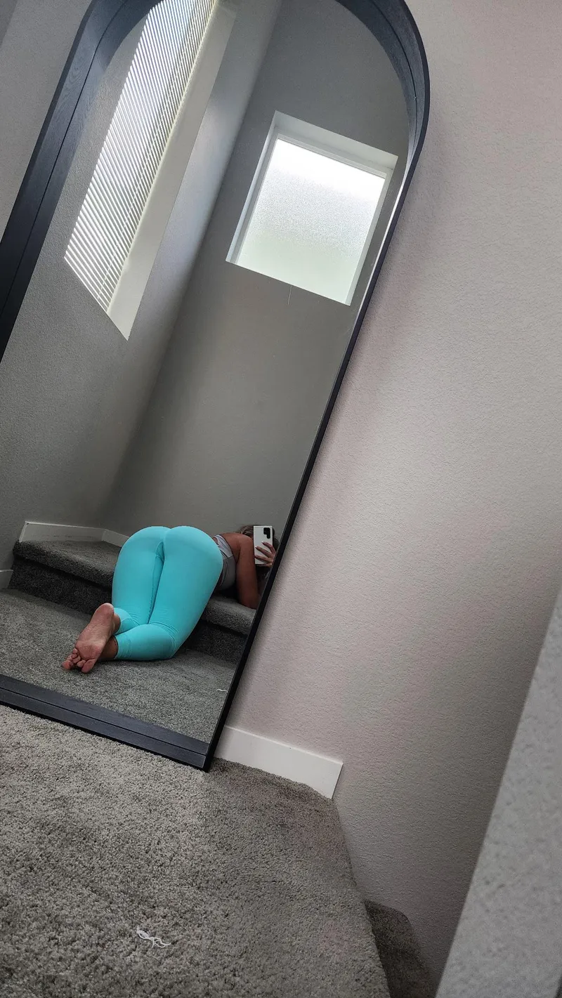 Thumbnail Liv_Swenson’s Stylish Gym Stare in YogaPants Chronicles
