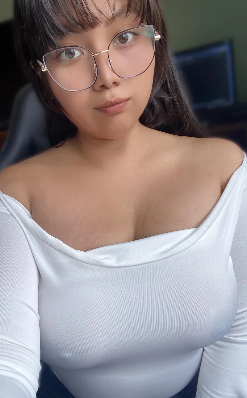 Thumbnail Comfort at Work: A Braless Workday by SexyAzucena