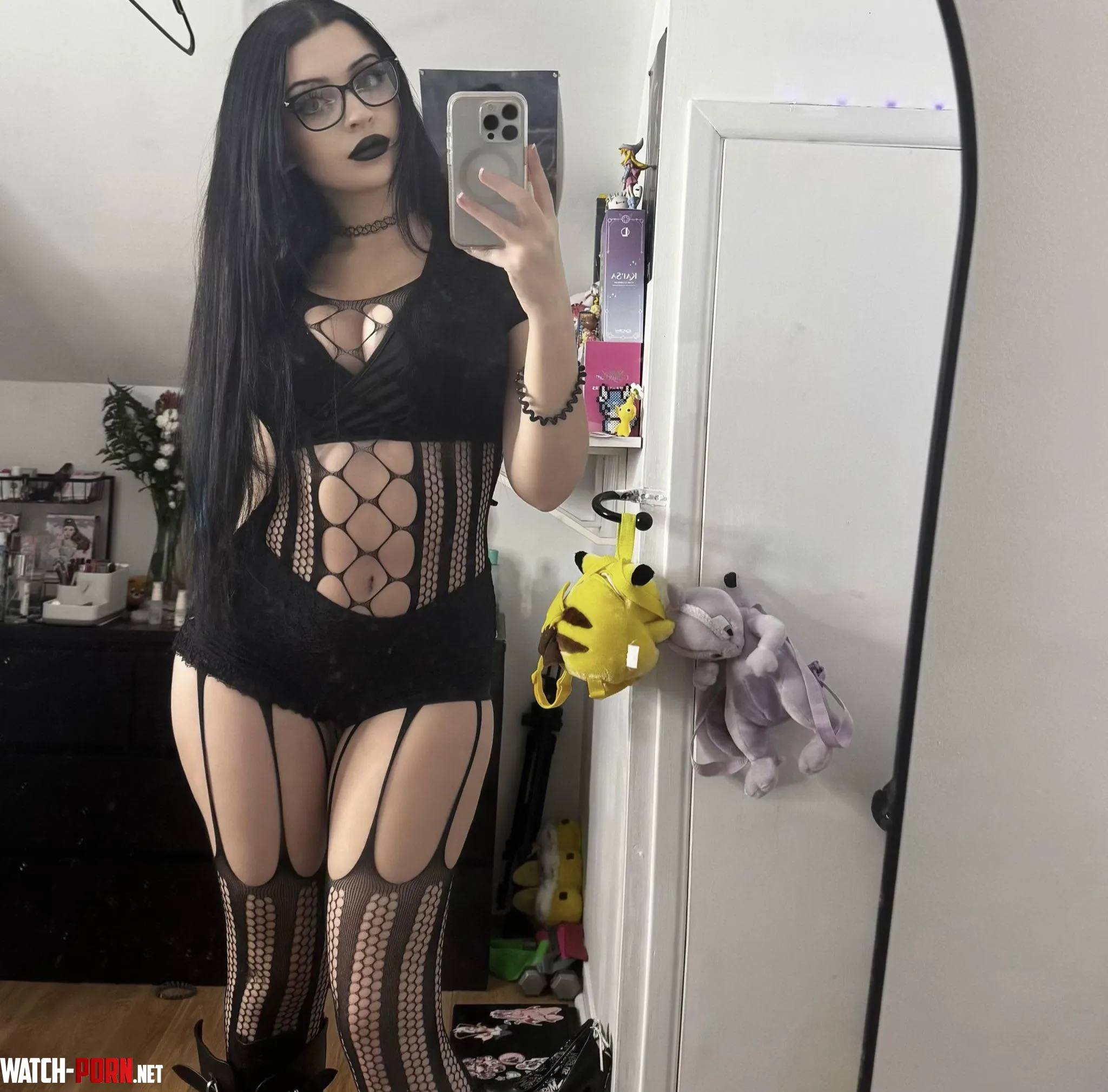 Goth GF with thick thighs, what could you want? by ahriem