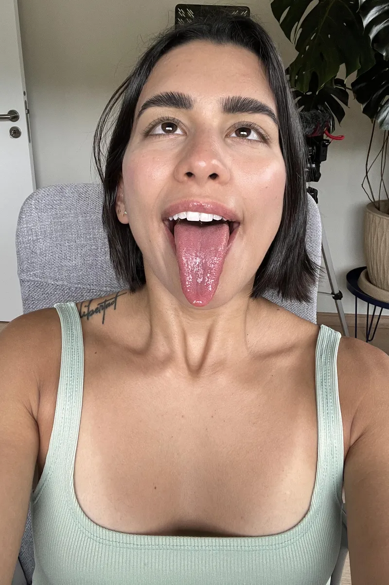 Thumbnail Brinnickenn’s Journey: Embracing a Top-Tier Ahegao Face