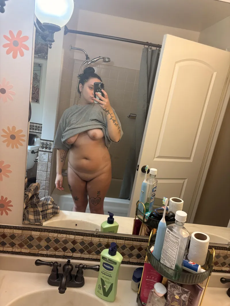 Thumbnail Fashion Poll: Oversized Tees & Messy Buns | Chubby Style Approval