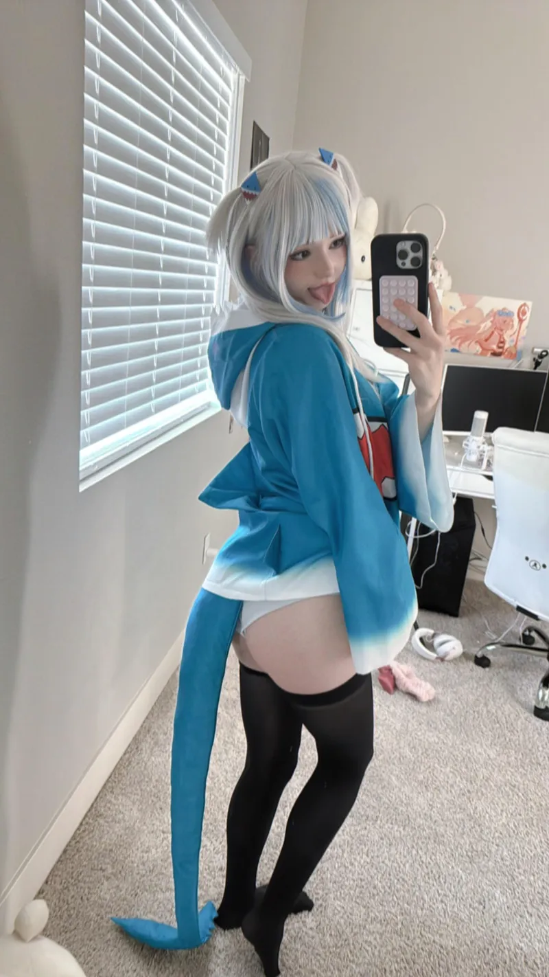 Thumbnail Dive into Gawr Gura Cosplay by Smeeps | Exciting cosplaybutts Showcase