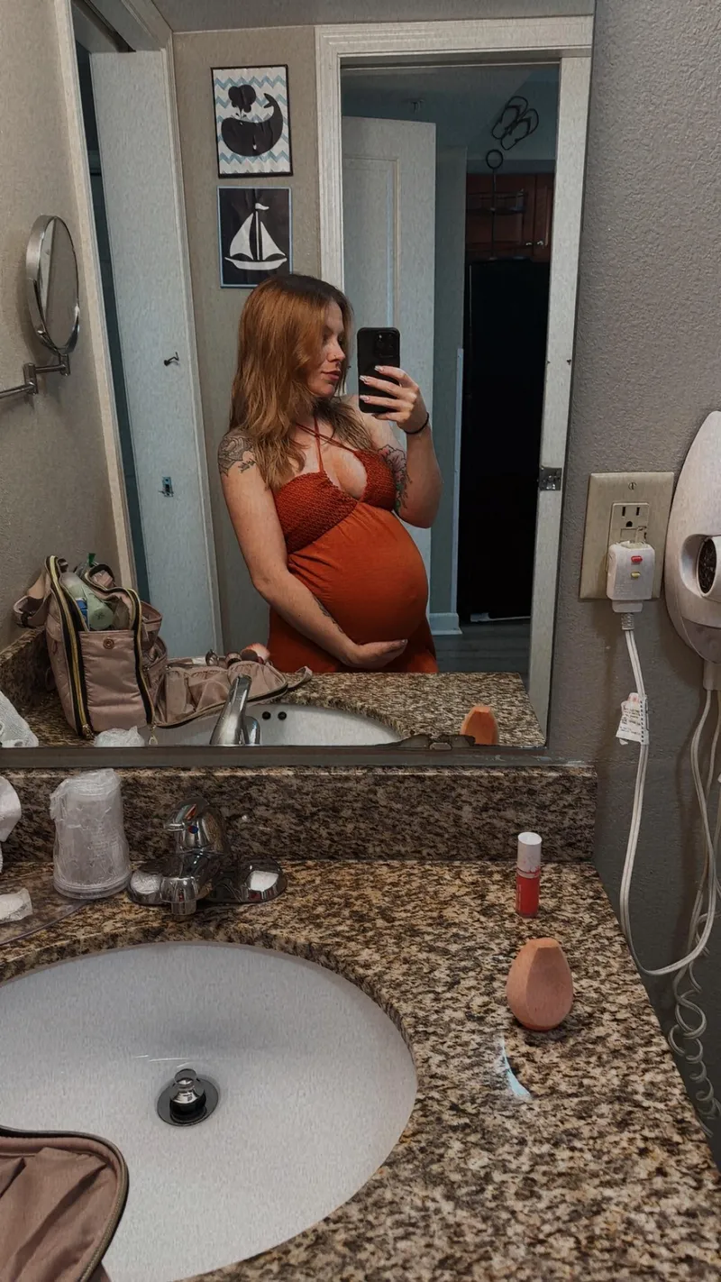 Thumbnail Dinner Date Dilemma with a Pregnant Woman by wildlymee | PregnantPetite