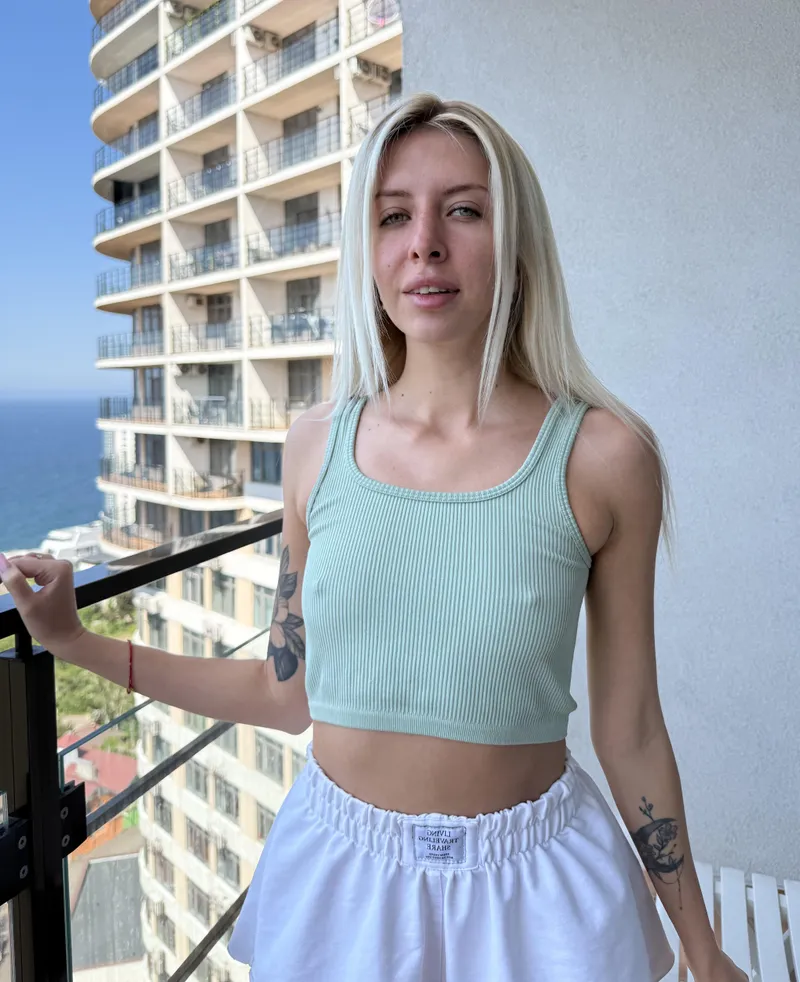Thumbnail Braless and Bold: Join Orygiuster in Confidence