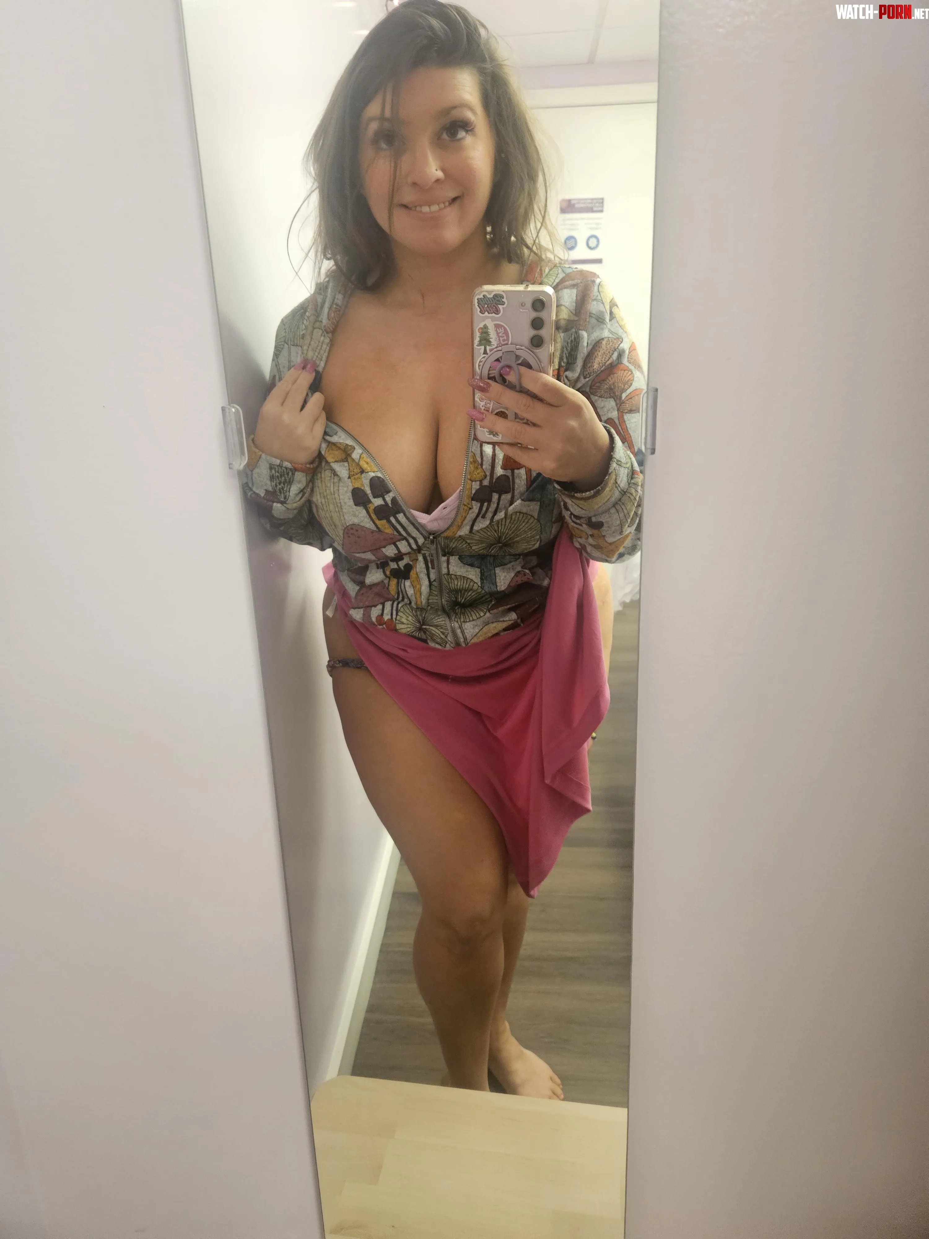 Hot mom coming in hot by Babylittlelo