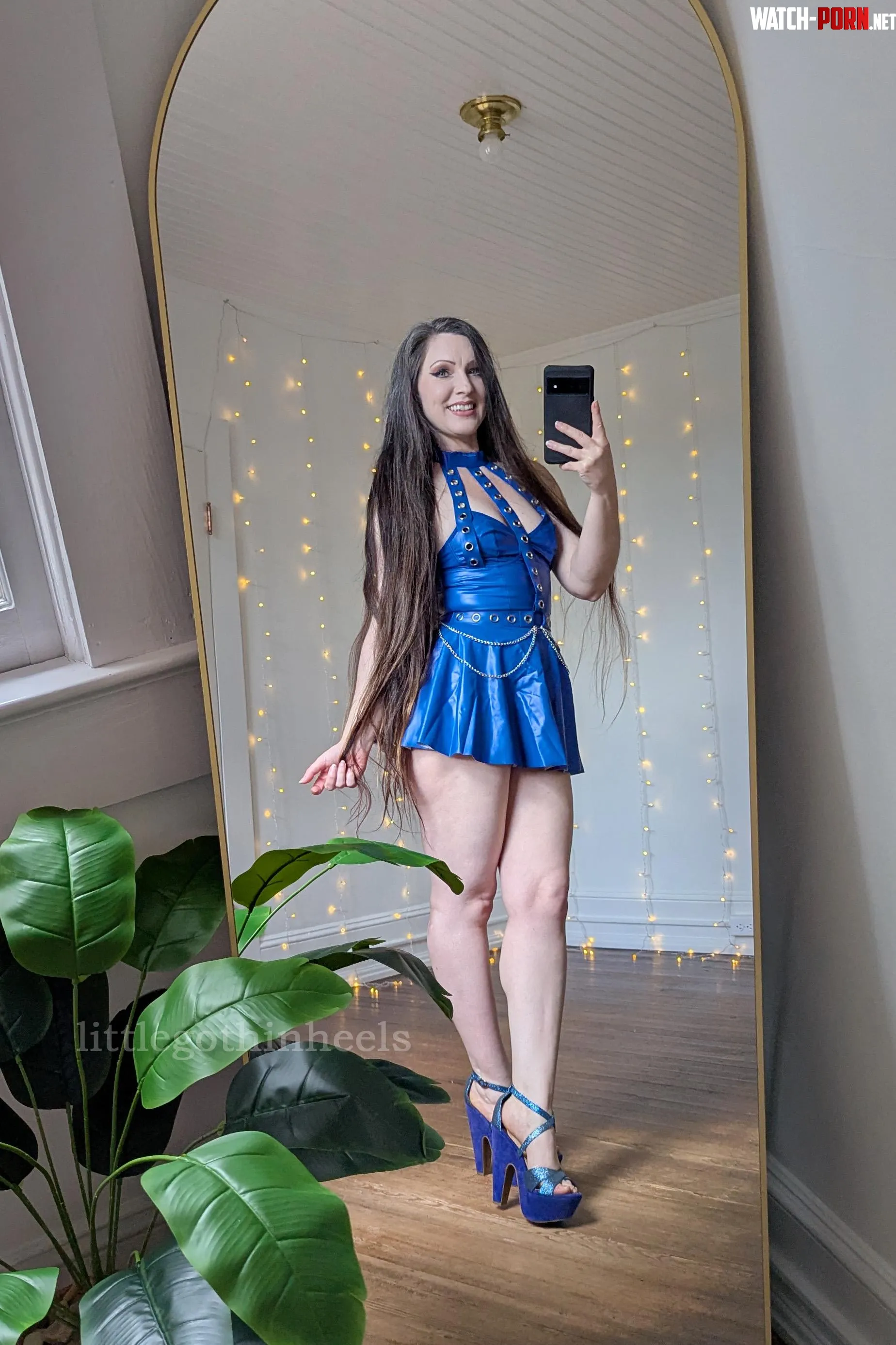Short girl legs :-) by littlegothinheels