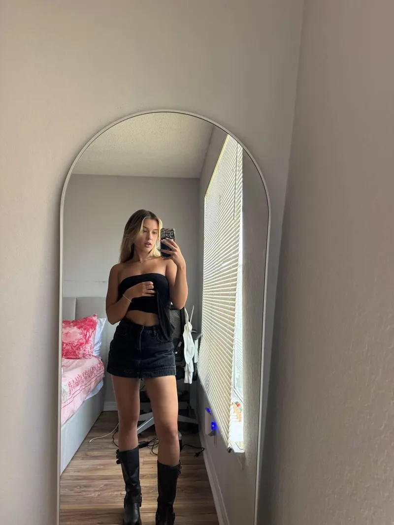 Thumbnail BrandeeKania: Cute Boots Completing the MirrorSelfie Charm