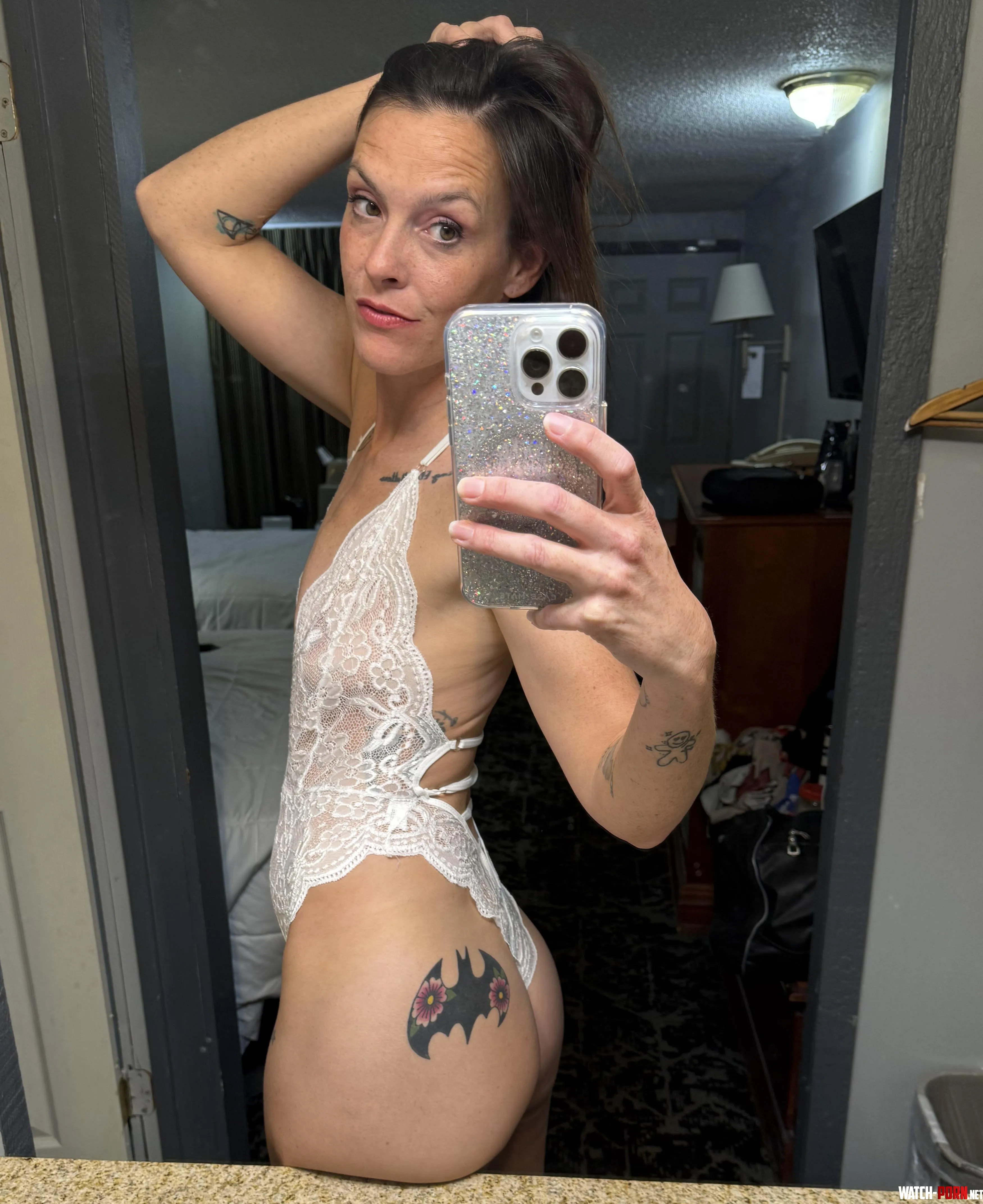 Round little milf booty by Hedontastical
