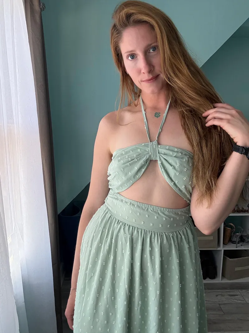 Thumbnail Exploring @embloom22's World: Insights from emersonbloom22 in InstagramHotties