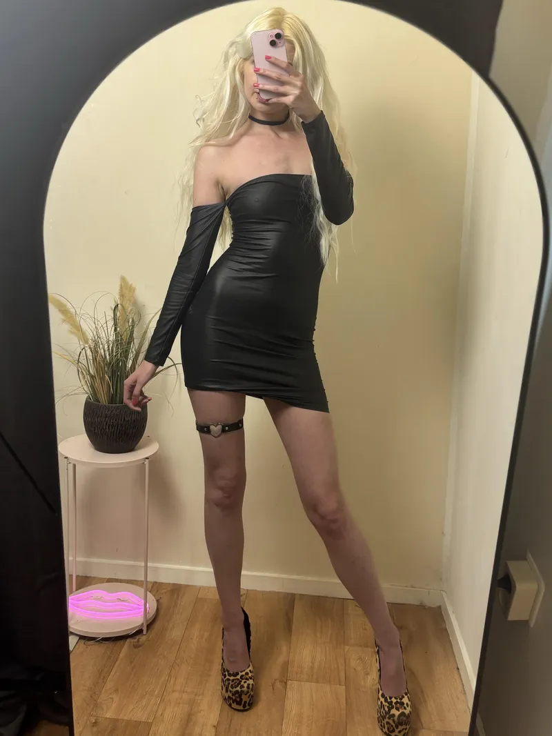 Thumbnail LadiesInLeather: Embracing goddess vibes in leather by LanaPeaches__