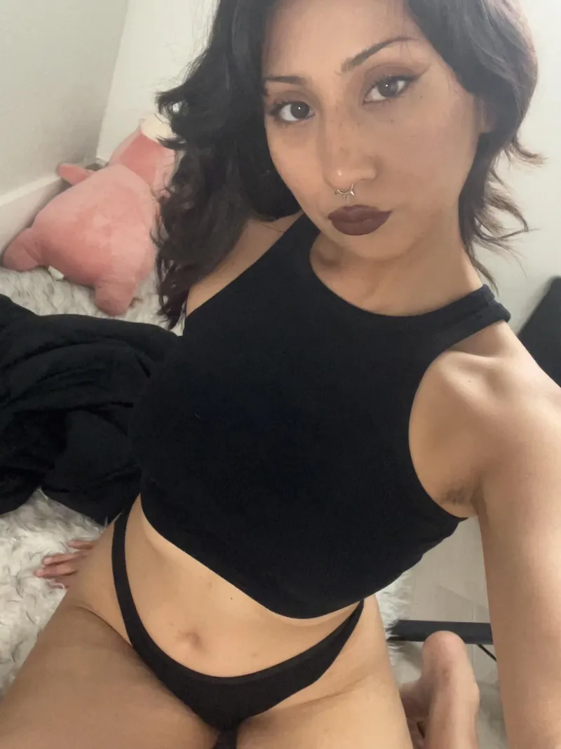 Thumbnail Discover llilagreyzone on InstagramHotties: A Profile