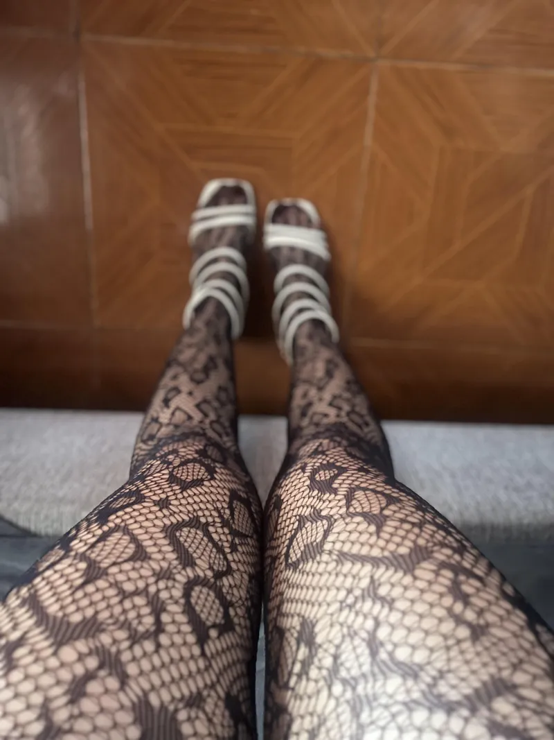 Thumbnail Bitchtiddes Loves the Covered Look of Her Legs