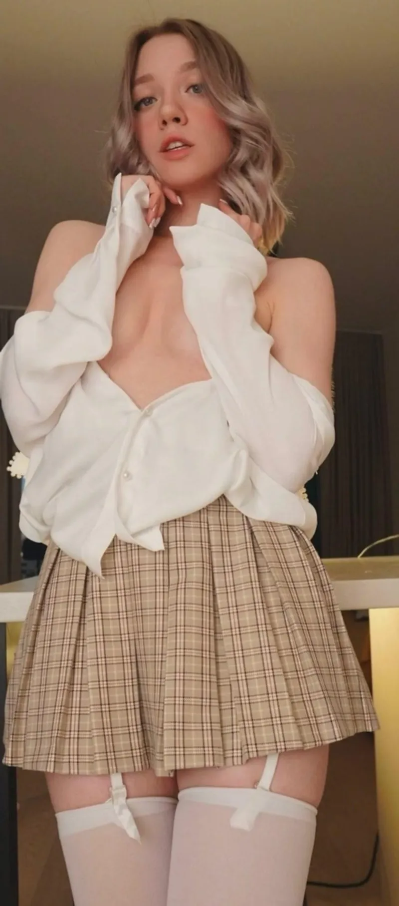 Thumbnail ShyVelvetRose's Hot Blonde Can't Hold Back - Blonde
