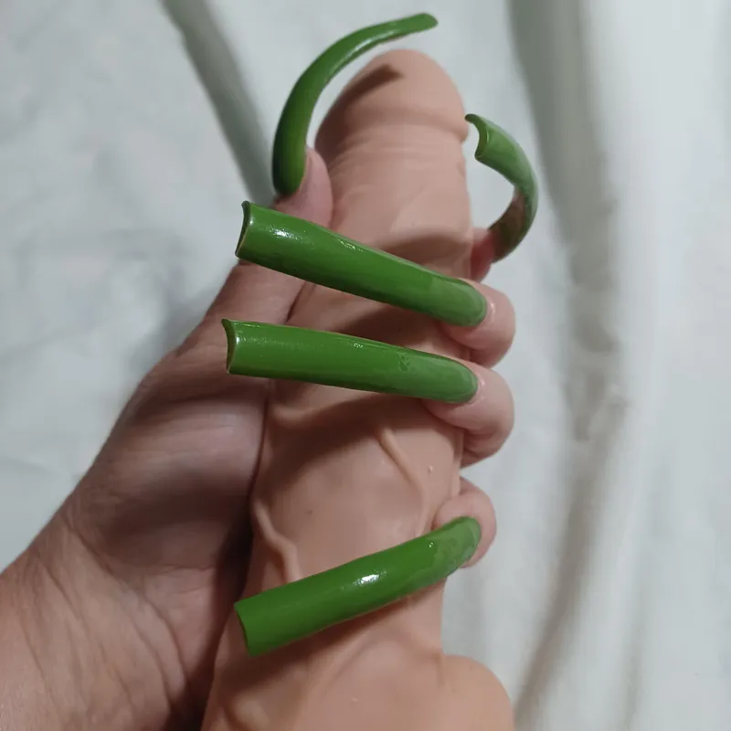 Thumbnail Explore Green Grip in Nail Fetish - Longnailqueen77